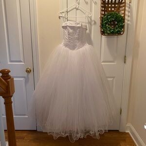 David's Bridal White Strapless Tulle Ball Gown